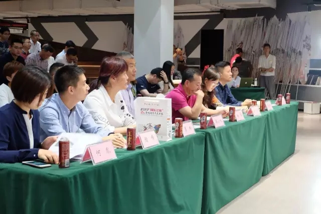 /></p><p>金雞湖端午龍舟賽作為一項親民、聚民、樂民的群眾體育活動，自2010年以來已連辦7年，已成為蘇州工業(yè)園區(qū)和蘇州市最具有代表性的節(jié)慶品牌之一。</p><p style=